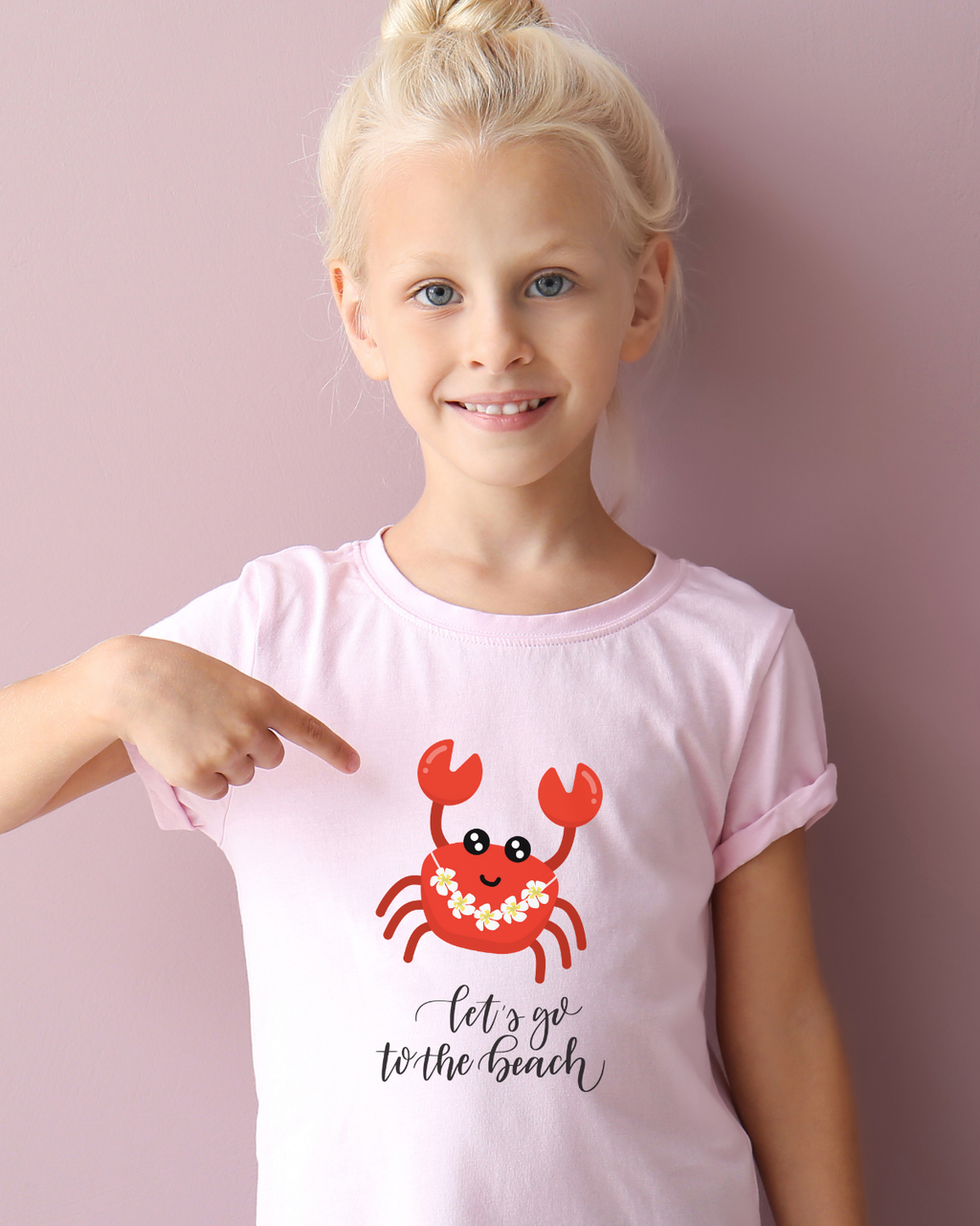 Kids cotton T-shirt with cute crab wearing flowers and text saying "Let’s go to the beach"