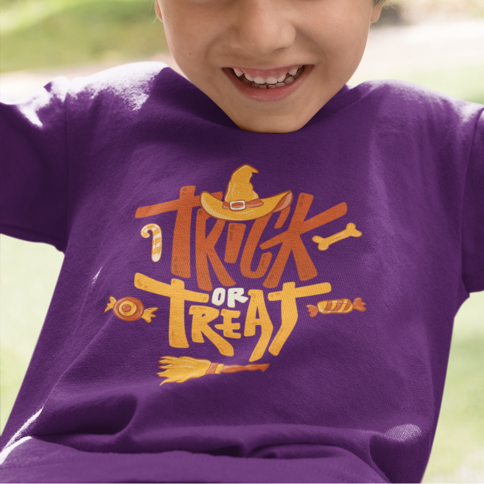 Kids cotton Halloween T-shirt with “Trick or Treat” print